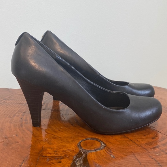 Call it Spring Rounded Toe Black Heels, Size 8.5 - Picture 1 of 7